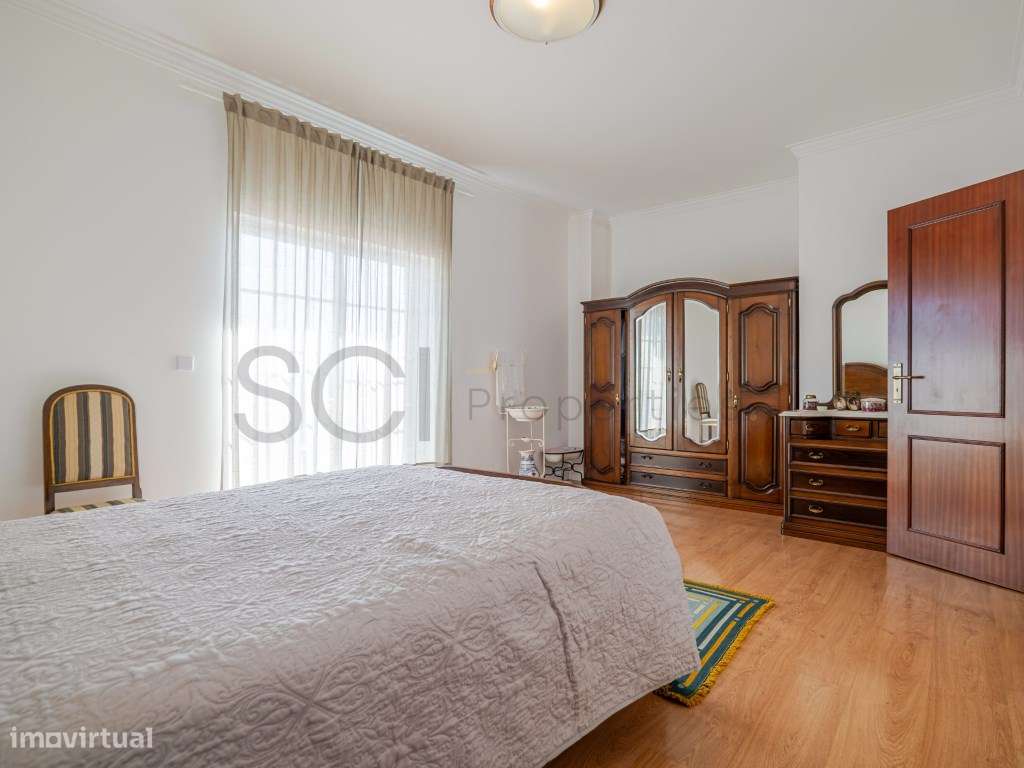 Moradia T5 Independente com Garagem em Fernão Ferro-34