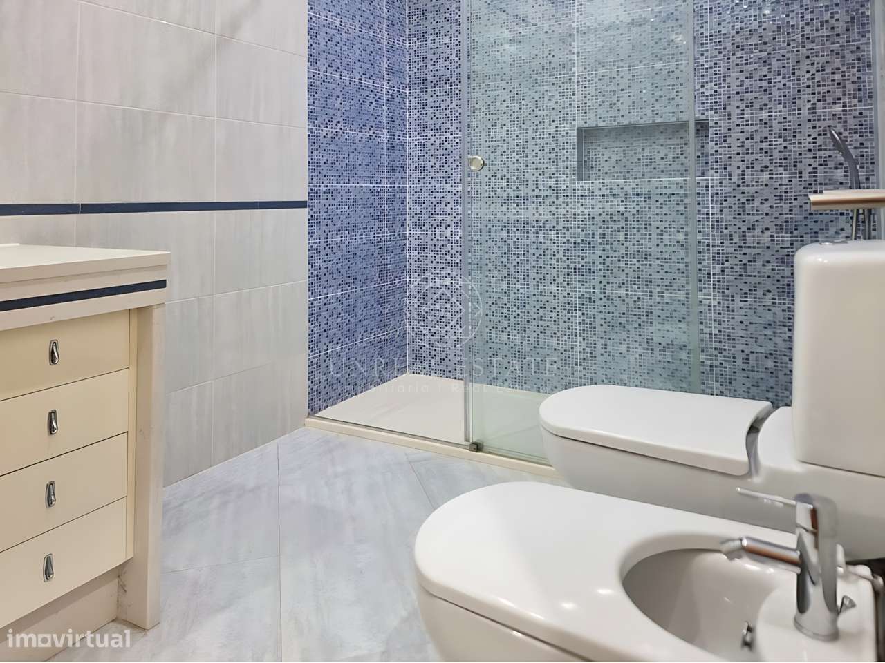 Apartamento T3, renovado, com varandas e 4 parqueamentos, Colinas do C-31