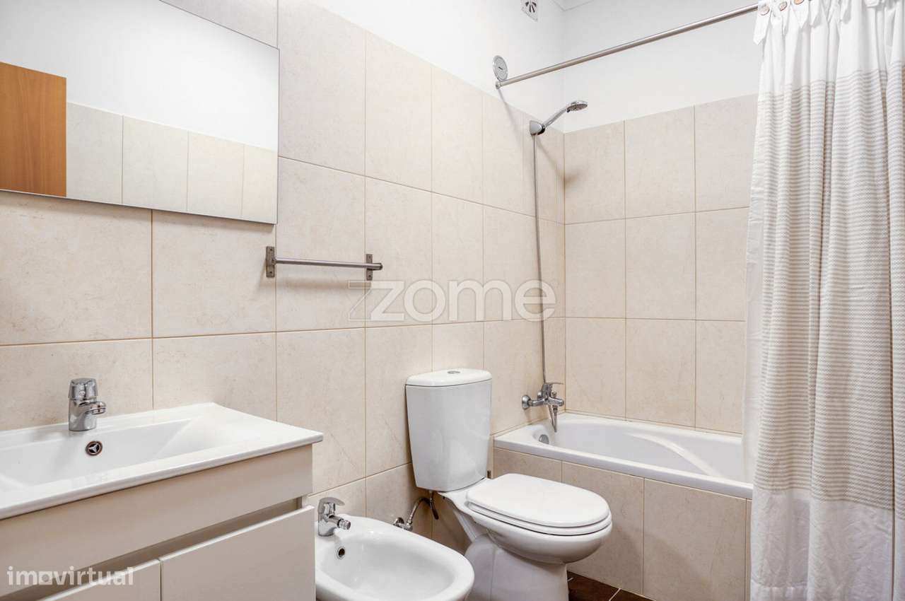 Apt T3 totalmente renovado no centro de Lisboa, junto à Gulbenkian-36