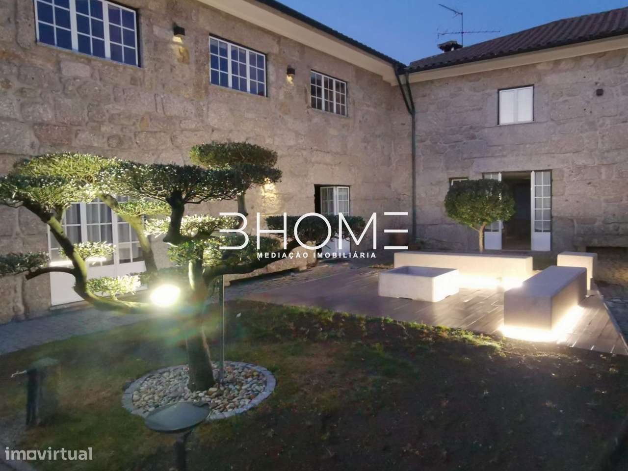 Propriedade com Casa em Pedra, T6, com piscina e campo de jogos-35