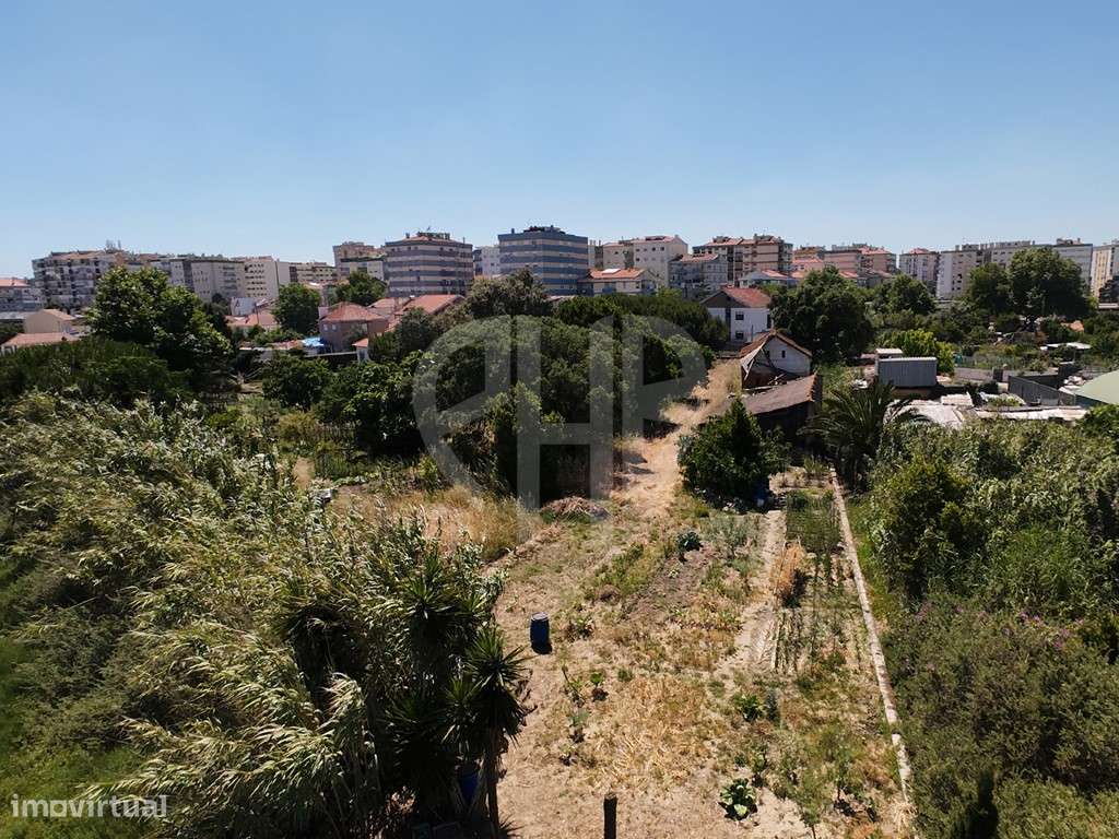 Moradia T3 + Área Terreno 4.150m2 + Atracadouro // P/Recuperar-15