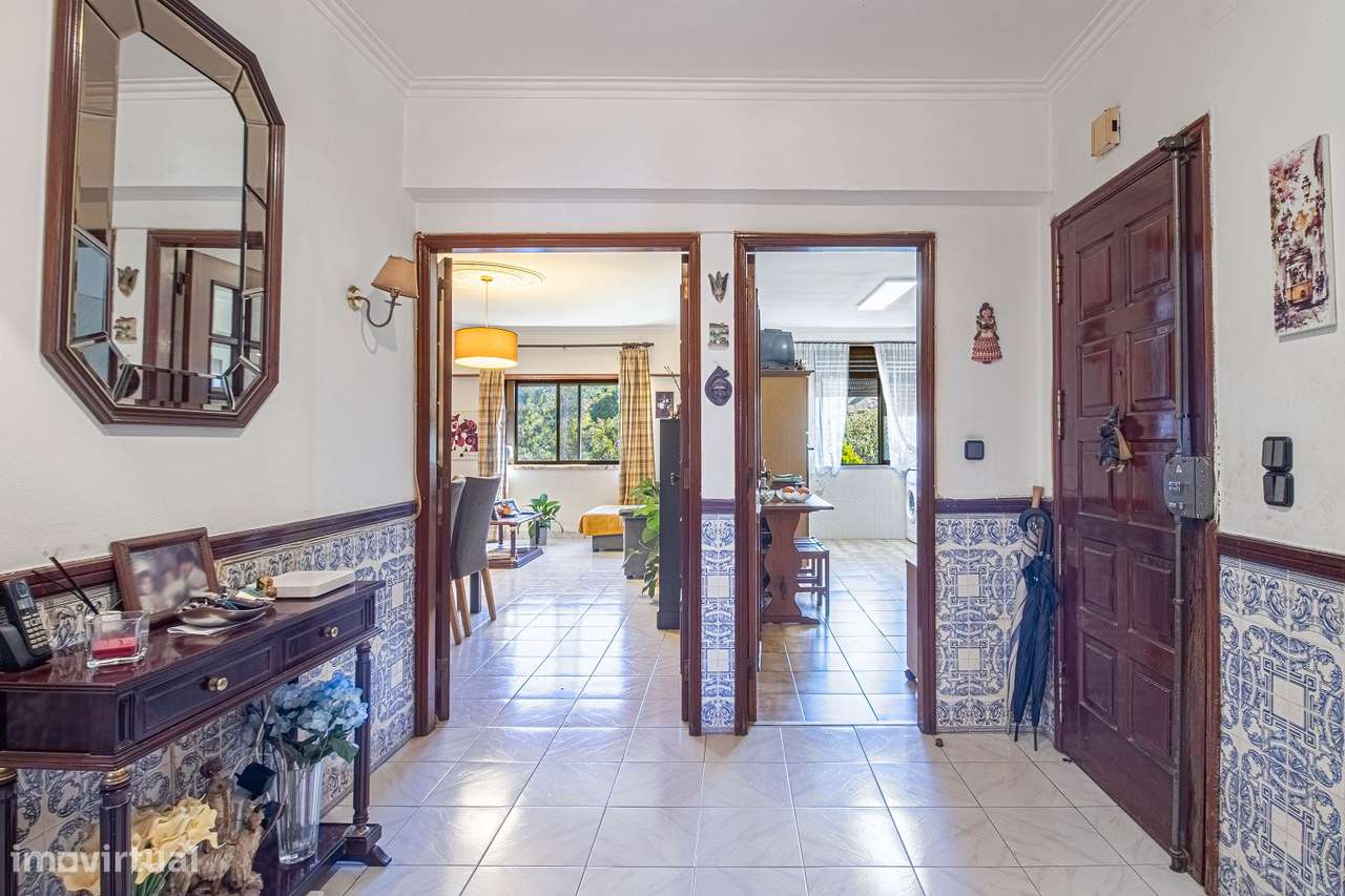 Apartamento T3 com garagem em Carnaxide-8