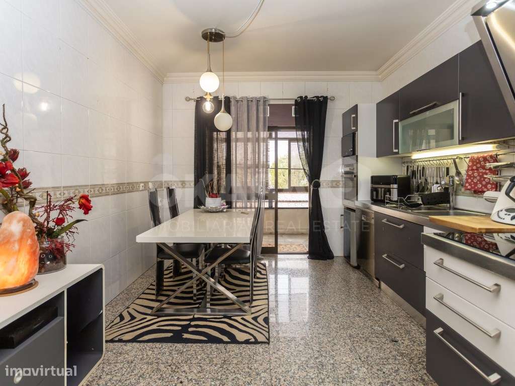 Apartamento T4 ,Bairro do Liceu , Setúbal-0