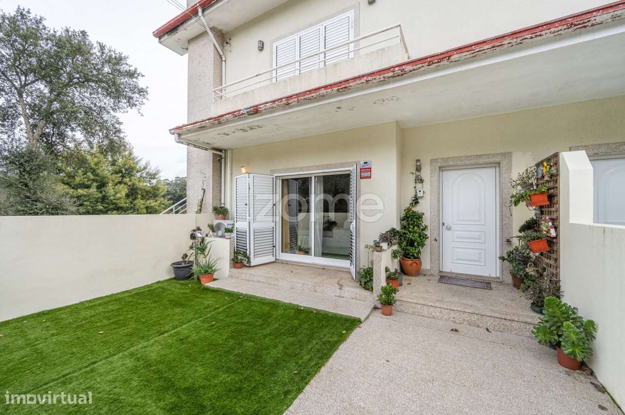 Andar Moradia T3, com logradouro Privativo em Baguim do Monte - Grande imagem: 2/46