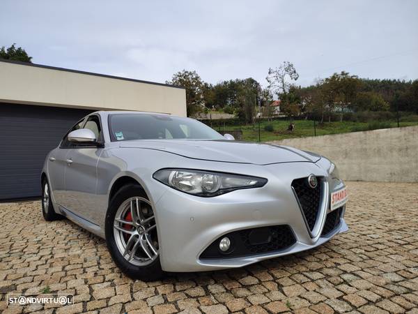 Alfa Romeo Giulia 2.2 Diesel AT8 Executive - 2