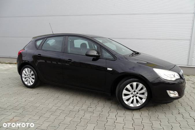 Opel Astra IV 1.6 Essentia - 11