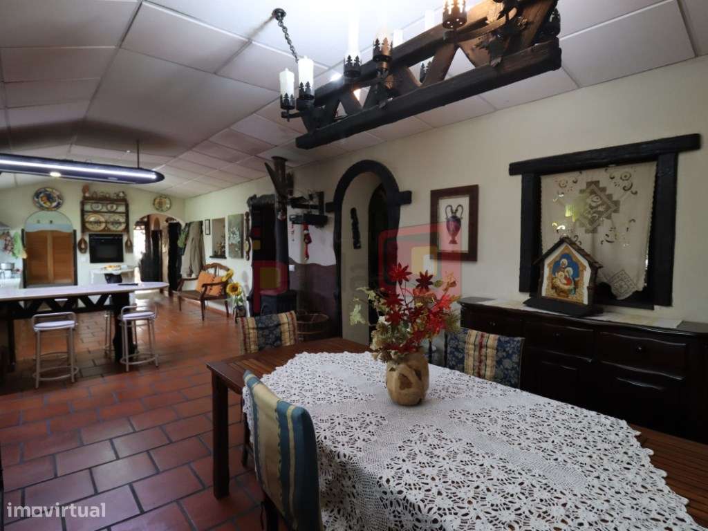 TERRENO COM CASAS - SARILHOS GRANDES-18