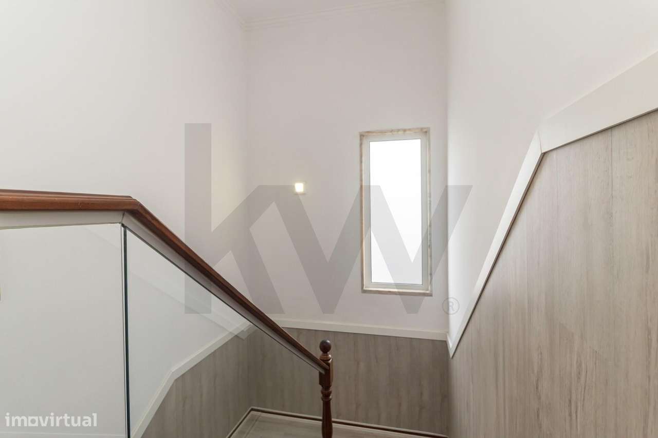 Apartamento T4 Duplex na Amora-27