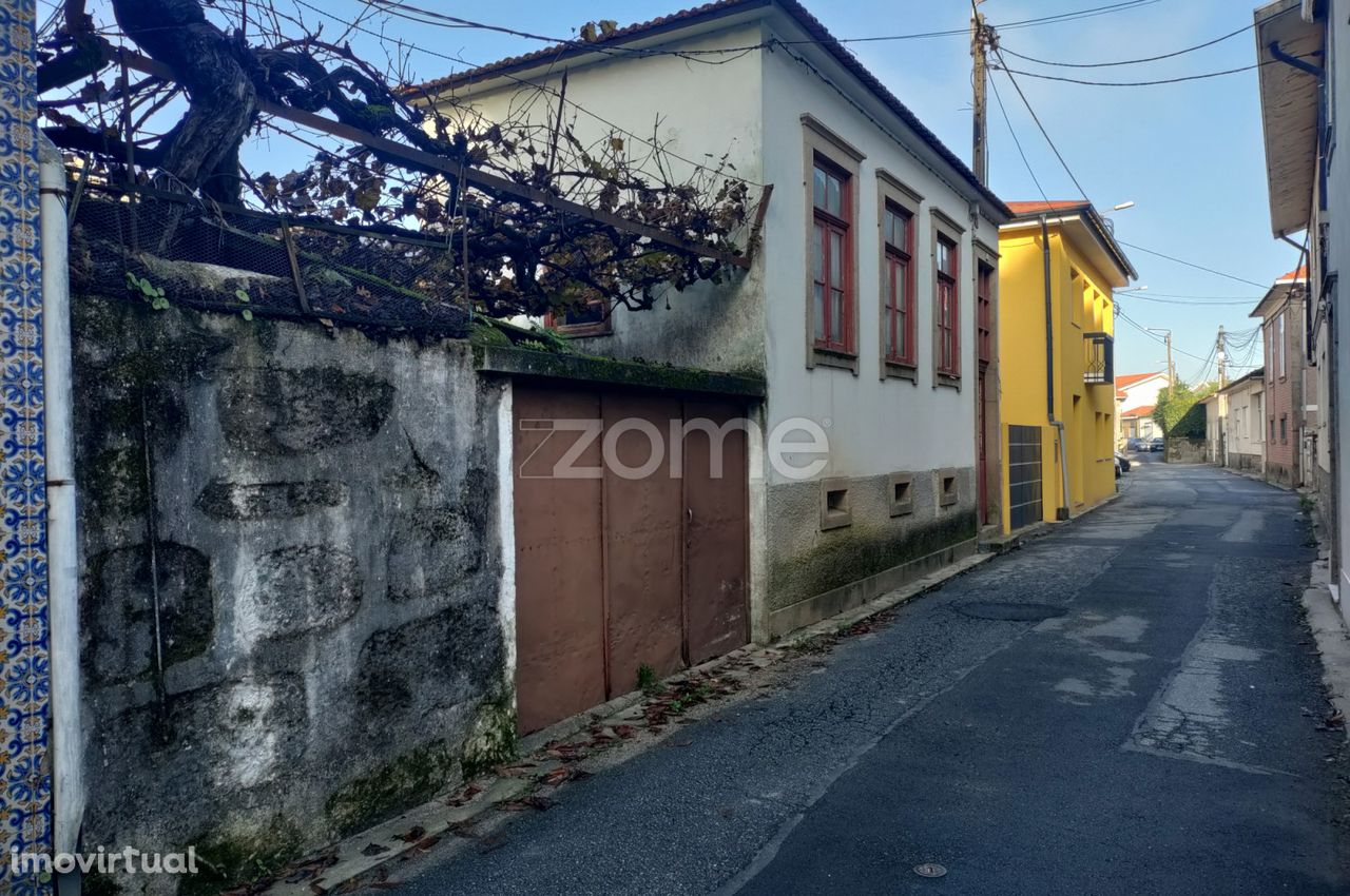 Moradia para restauro com Terreno na Maia