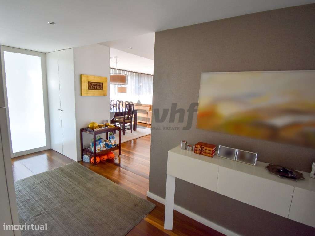 Apartamento T5 localizado no condomínio Jardim das Camélias - Gaia/...-2