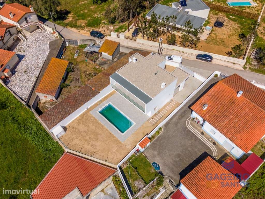 Moradia T4 com piscina, nova e pronta a habitar a 4 km da baía de S...-11