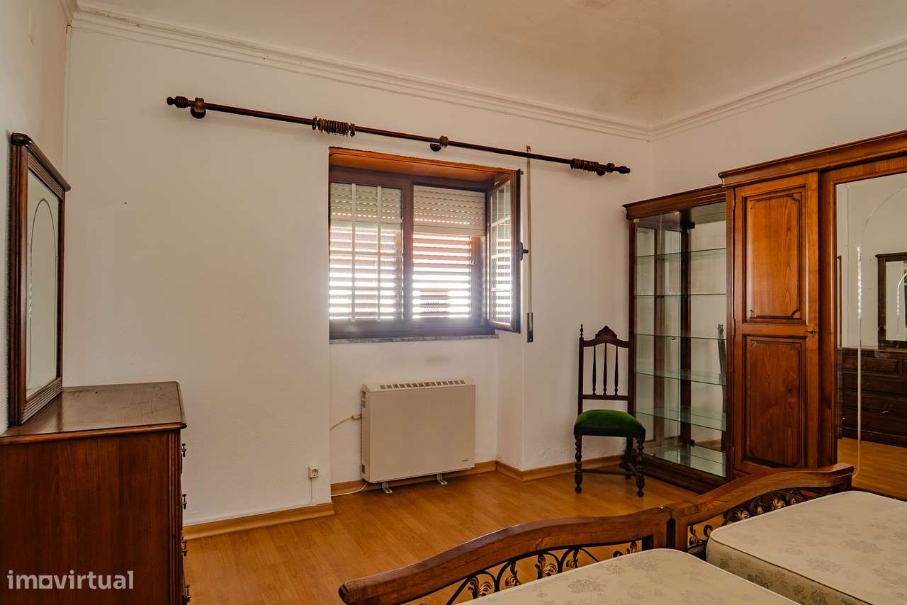 Moradia com Quintal e Garagem à Venda em Viana do Alentejo-8