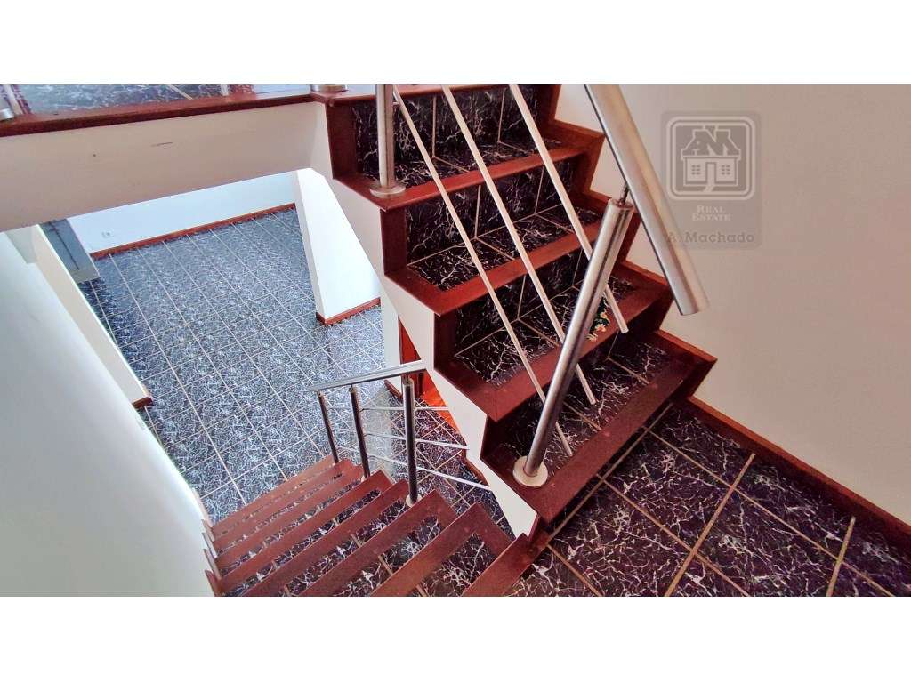 VENDA de CASA - MORADIA com garagem, jardim e quintal - Pico da Ped...-27