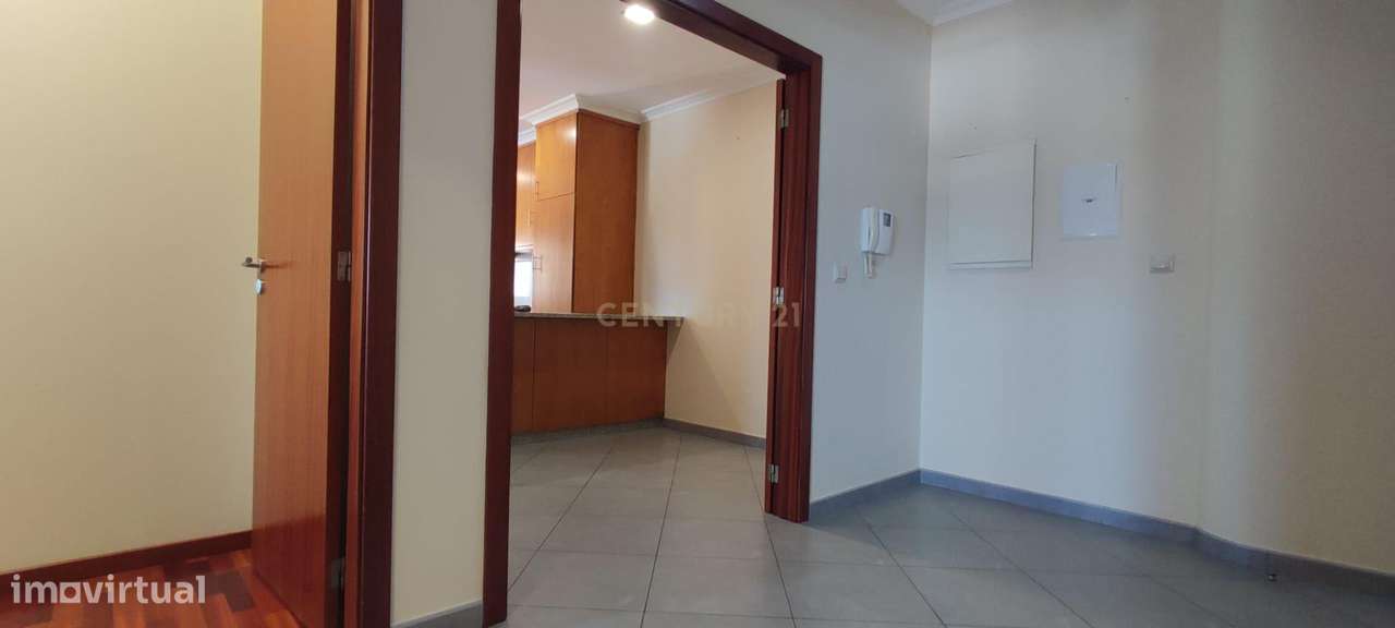 Apartamento T2 com Vista Panorâmica em Valença-8
