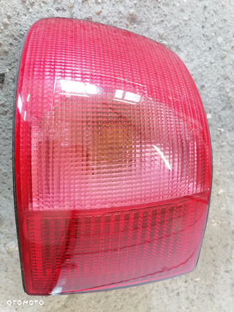 Lampa Prawy Tył Tylna w Błotnik Audi A8 D2 94-02 Oryginał - 3