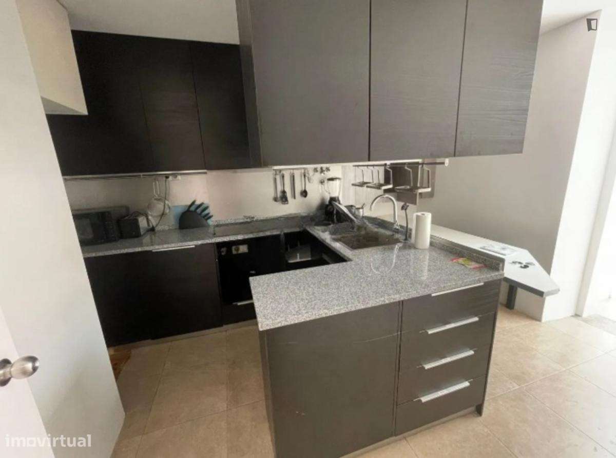 Quarto - localizado em Anjos Lisbon - Grande imagem: 4/10