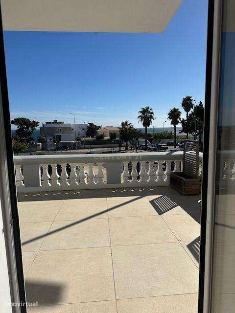 T2 mobilado, com vista mar e parqueamento no centro de Estoril - Grande imagem: 5/22