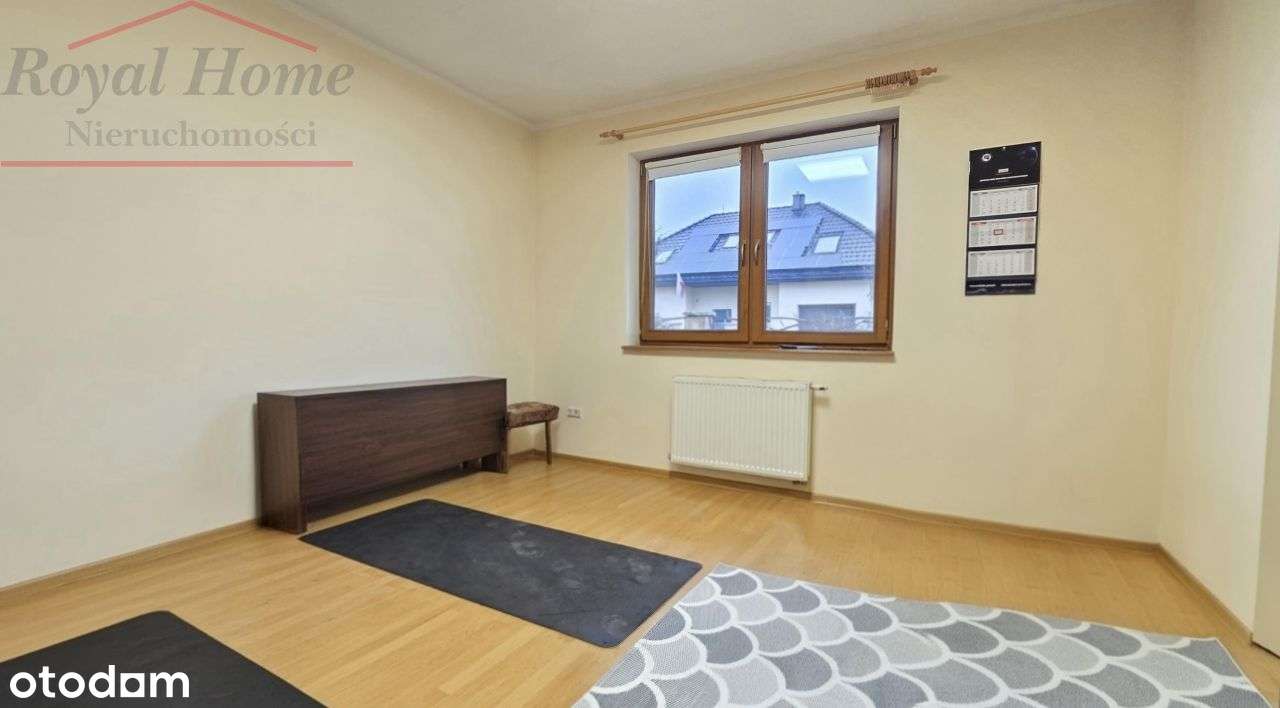 Przestronny, b. ładny, zadbany wolnostojący dom.-9