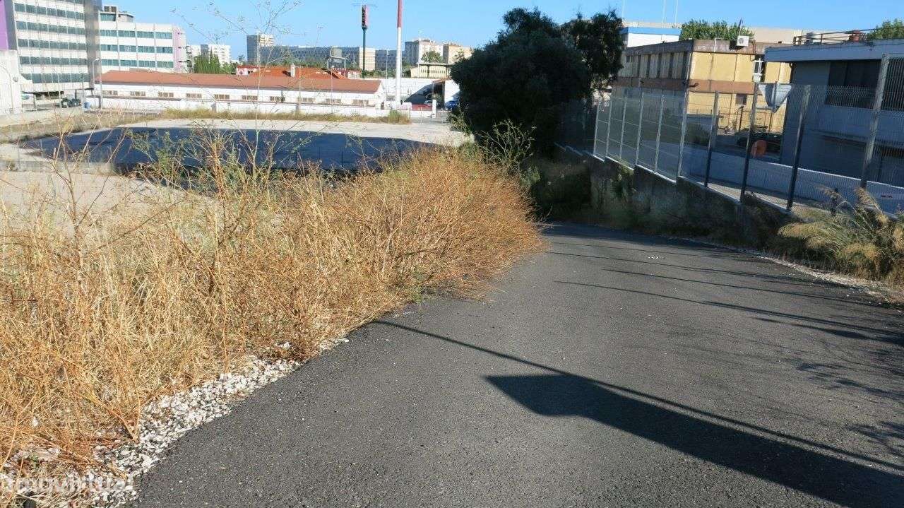 Terreno para Hotel, junto ao Aeroporto Lisboa e 2ªCircular.-16