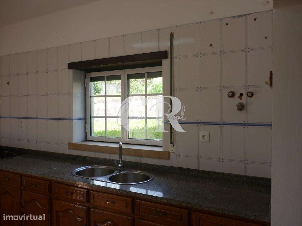 Fantástica moradia T3 com garagem e terreno generoso em Vila Facaia –-50