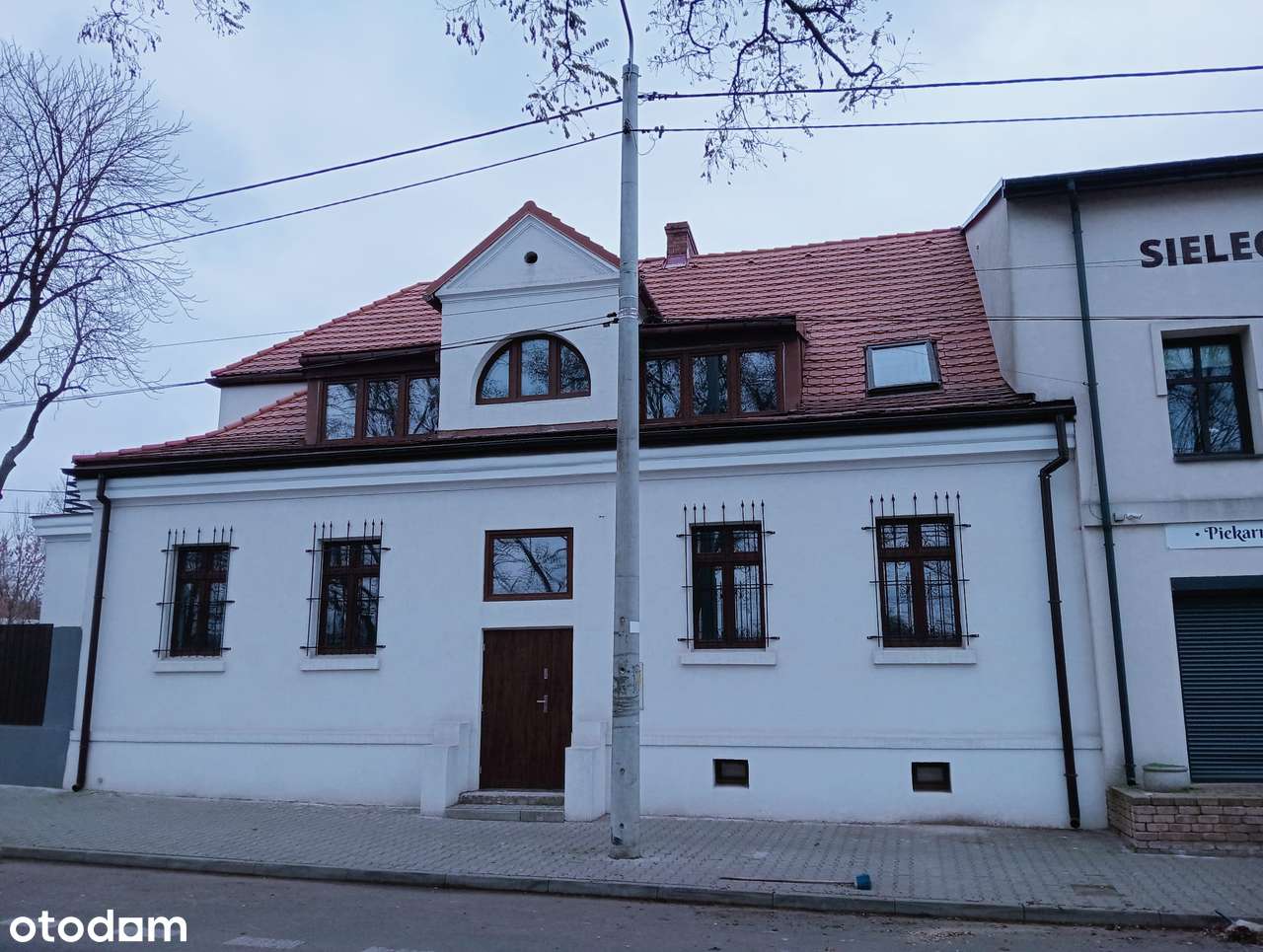 *Wyjątkowy dworek dla dwóch rodzin*-1