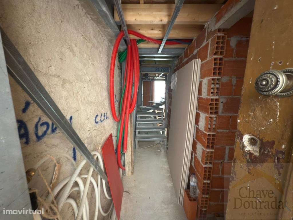 Prédio composto por 4xT0 e T1 - Centro de Coimbra-26