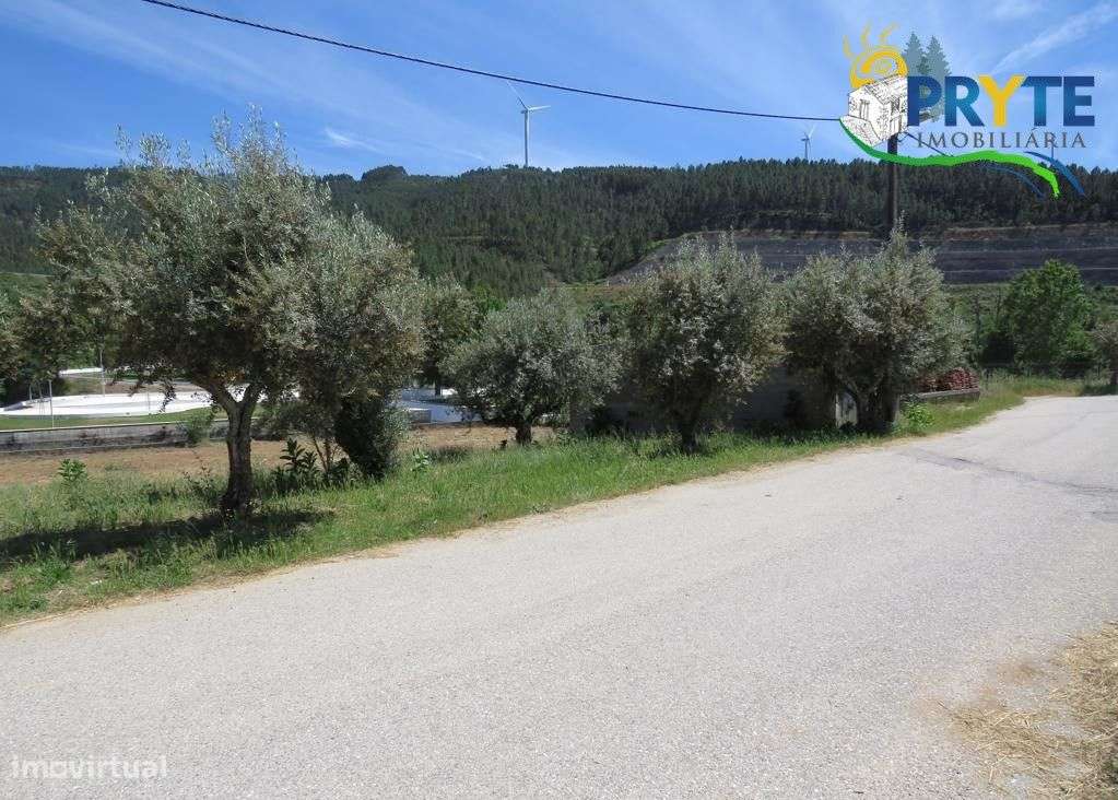 Quintinha junto à Praia Fluvial da Isna de São Carlos - Grande imagem: 4/18