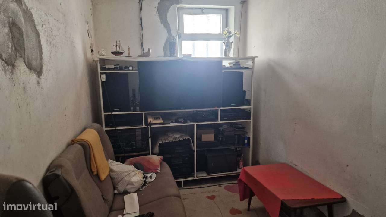 Moradia Térrea para Reconstrução em São Bernardo, Aveiro-5