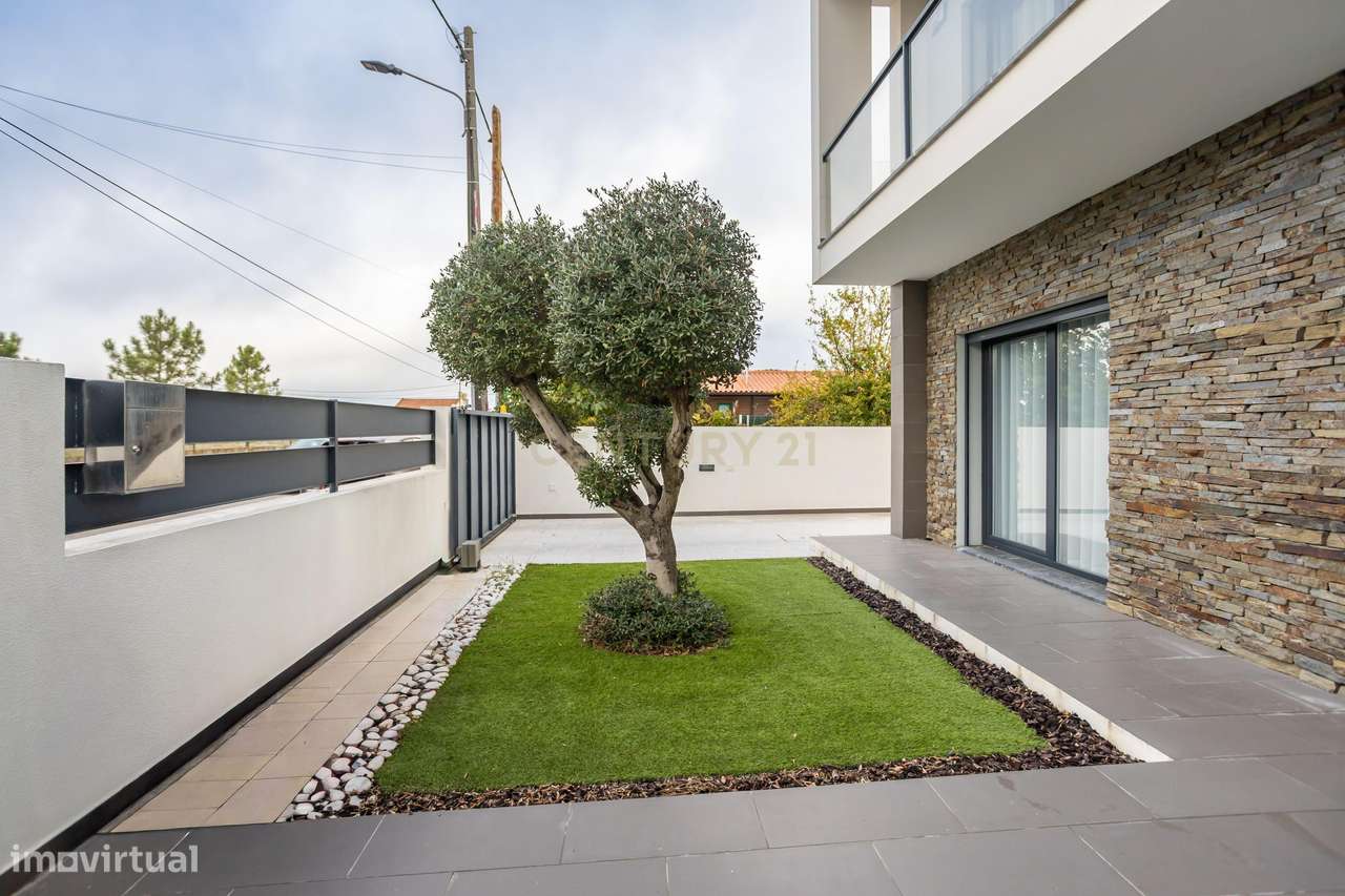 Moradia Isolada T4 de 2020, com piscina, num lote de 508m2 - Grande imagem: 2/60