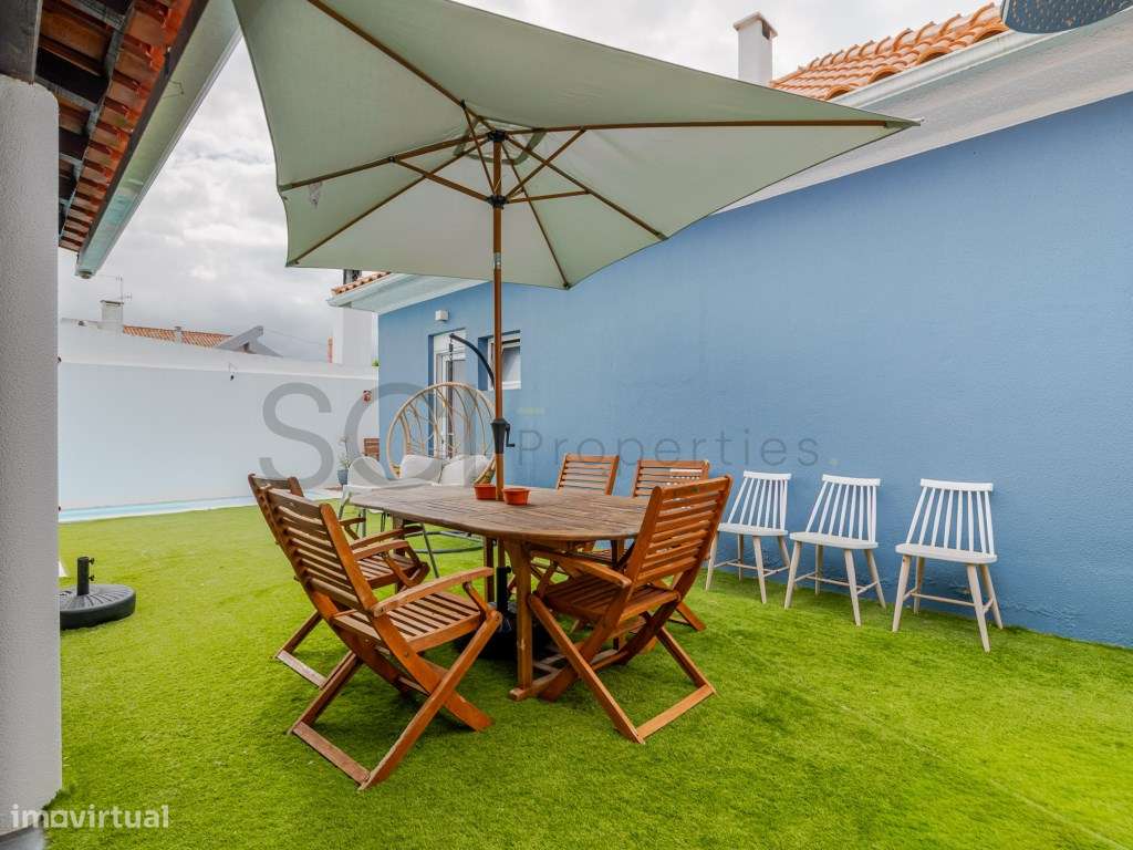 Moradia T3 com piscina nas Quintinhas, Charneca da Caparica. Estilo...-47