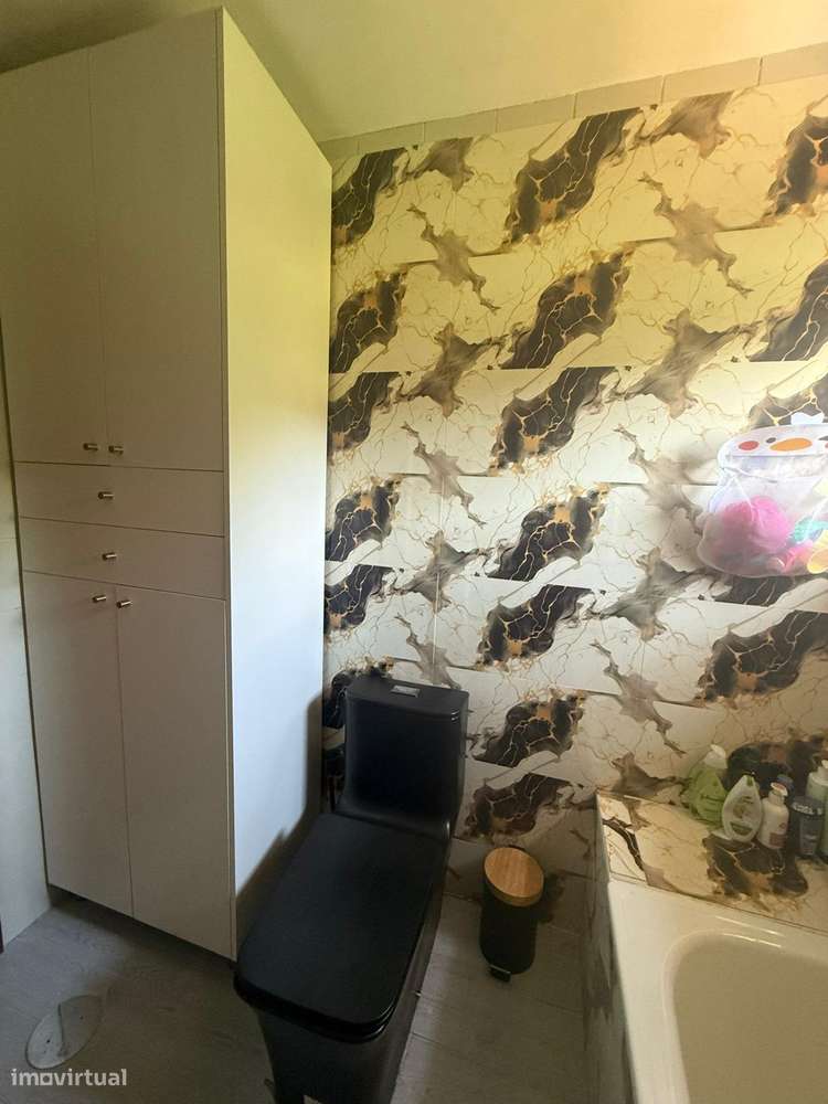 Moradia geminada Bi-Familiar T3 + T1 — Dois espaços...-13