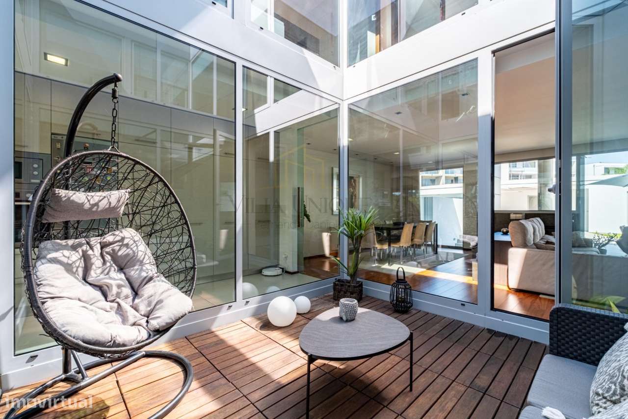 Moradia Geminada T3 com Suite, Jardim de Inverno, Garagem Fechada...-16