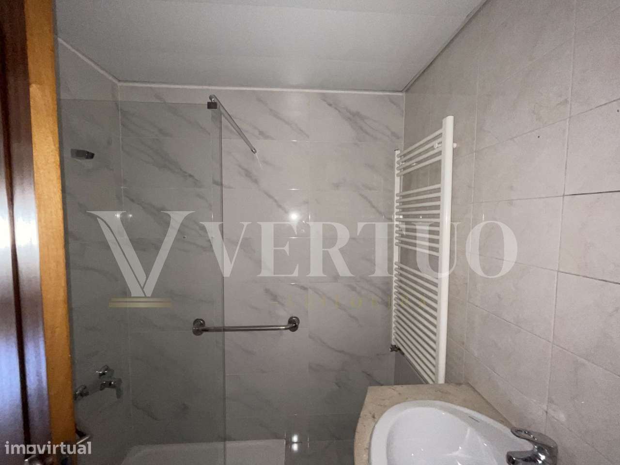 T4 em Moreira da Maia | 159 m² | 2 Garagens | Venda Judicial-39