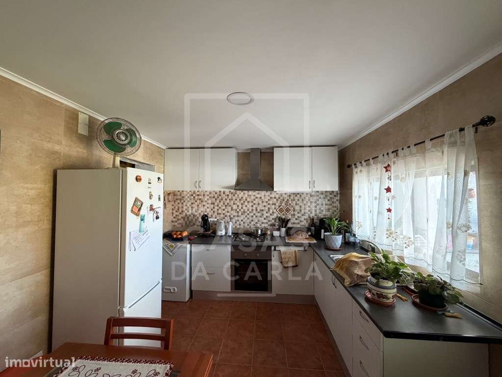 Moradia T2 remodelada com quintal em Alfundão-11