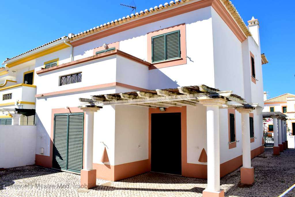 Moradia T3 com terraço e garagem em Manta Rota-3