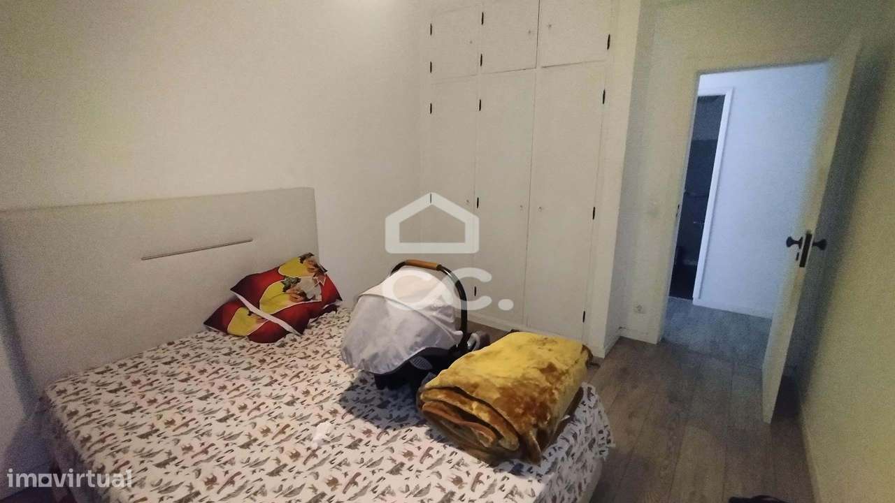 Apartamento tipo T-3 em zona central da cidade.-8