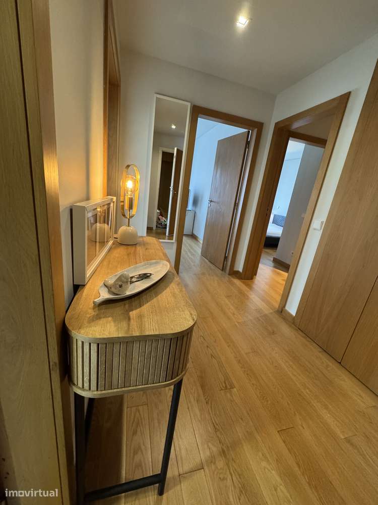 Alugo T2 - Em frente ao HSJ e metro - Grande imagem: 1/5