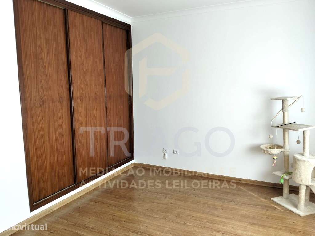 Apartamento T3 com Varanda e 2 Marquises com Excelente área - Exclu...-12