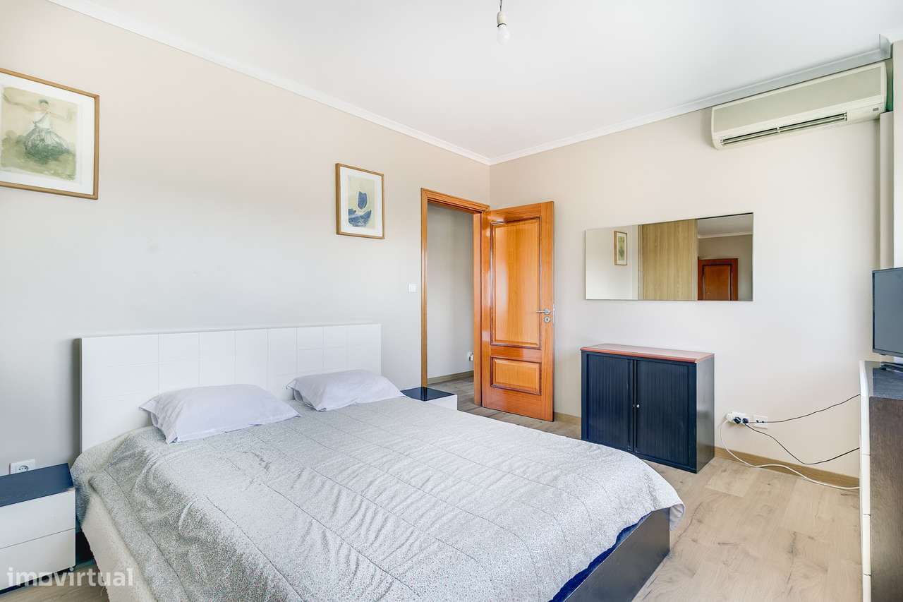 T3 nas Laranjeiras com Parqueamento e Arrecadação-17