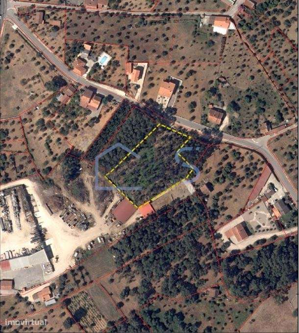 Terreno com 4.560 m² e Viabilidade de Construção – Casais, FZZ-19