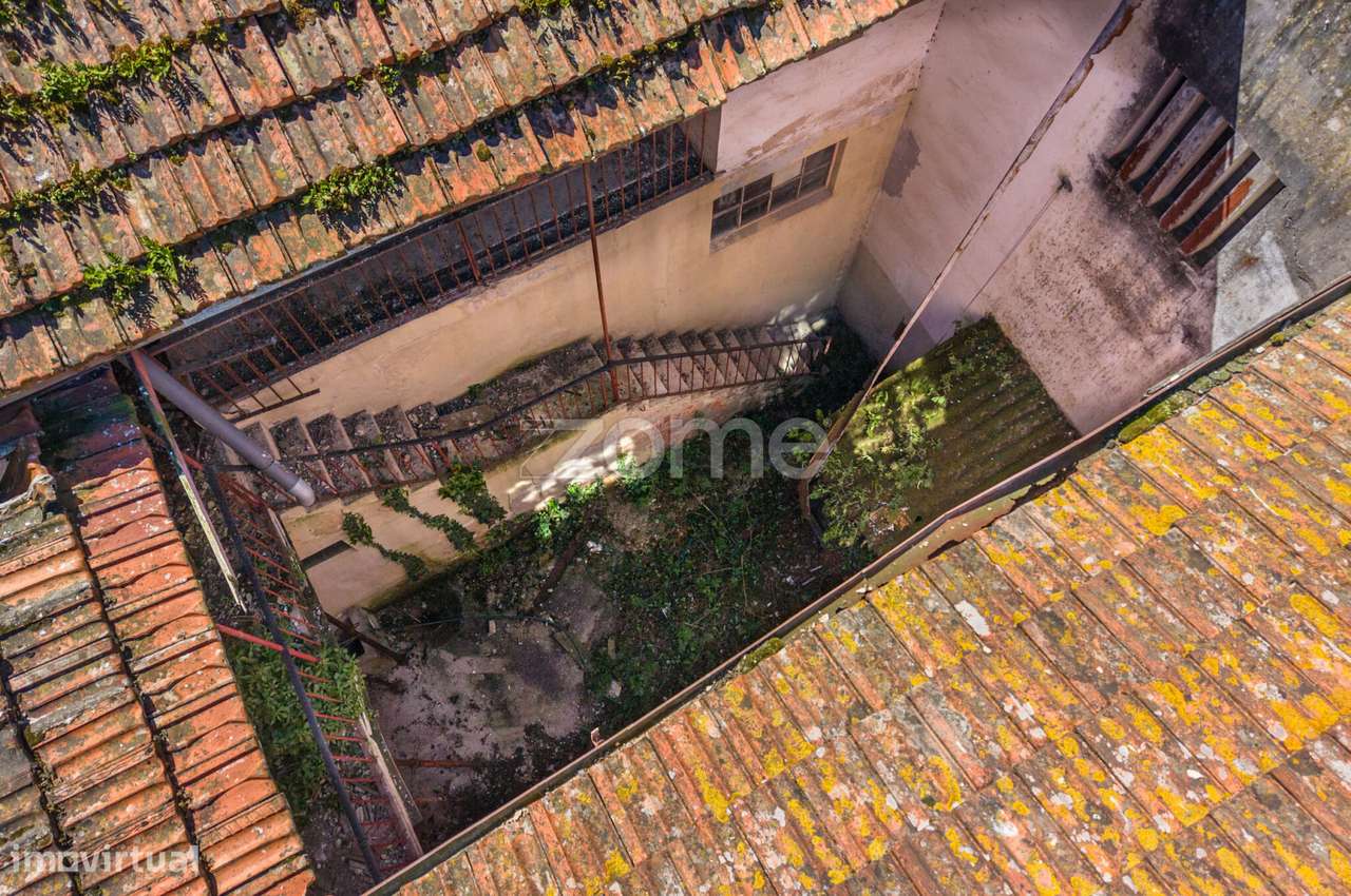Imóvel para reconstruir na baixa da Figueira da Foz, junto à Marina! - Grande imagem: 4/30