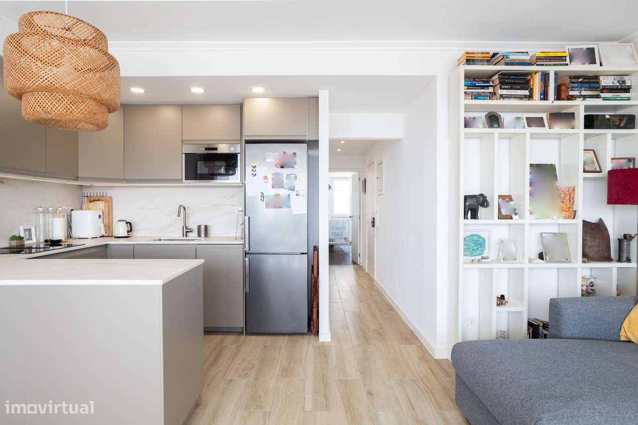 Apartamento T2 Remodelado com Vista Desafogada sobre o Tejo no Centro-13