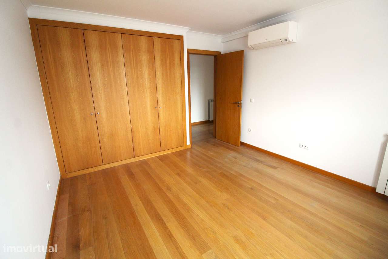Apartamento T2 com Terraço – Zona do Fórum Viseu-12