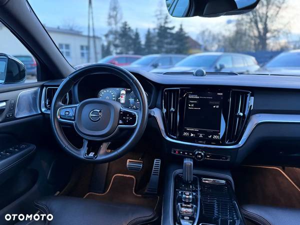 Volvo V60 T6 AWD Recharge Geartronic RDesign - 35