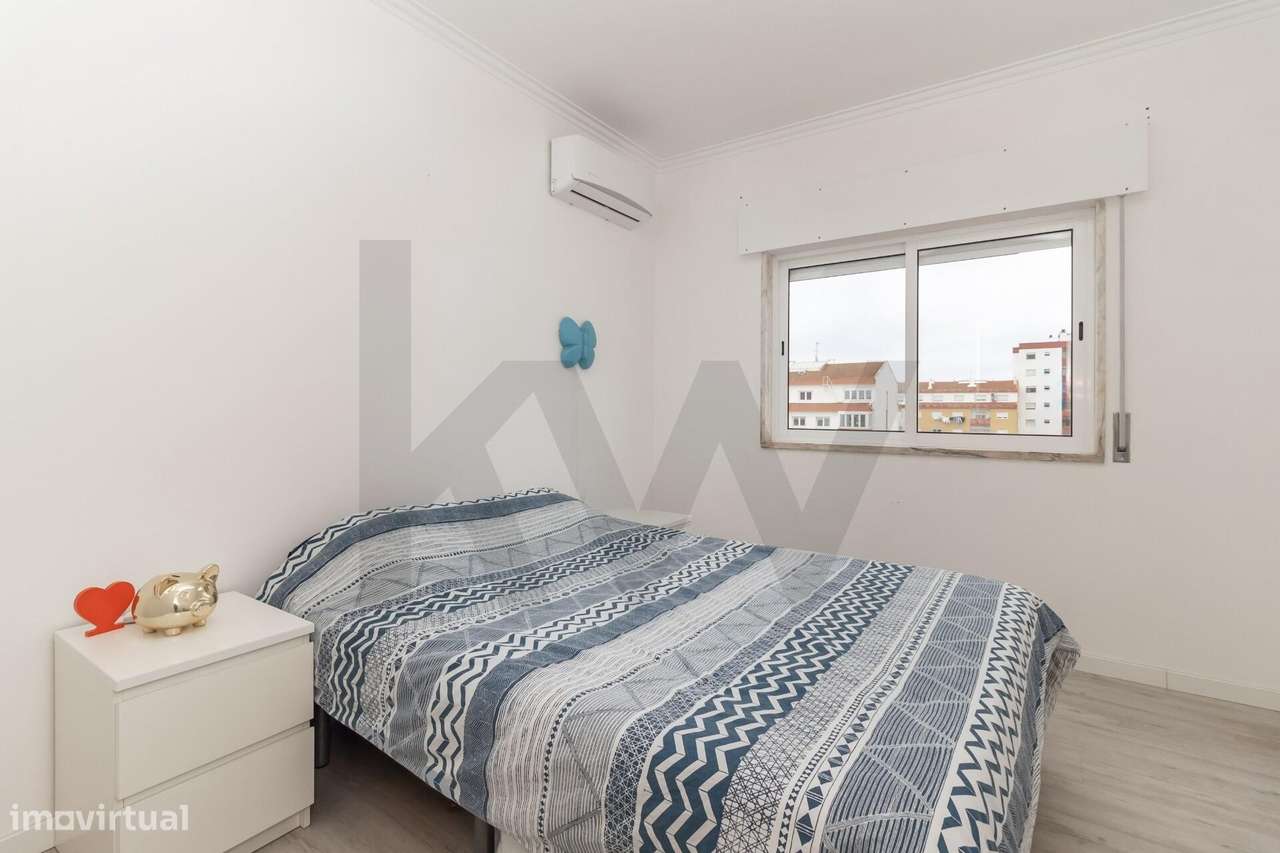 Apartamento T4 Duplex na Amora-30