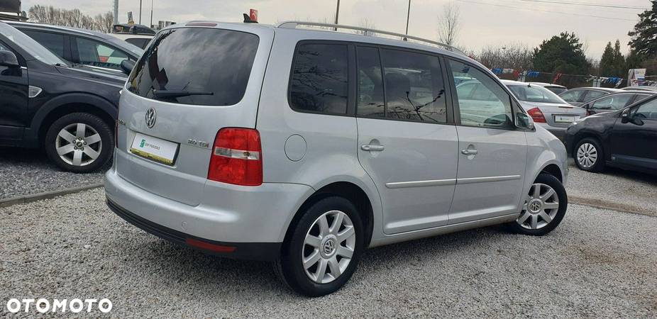 Volkswagen Touran - 11