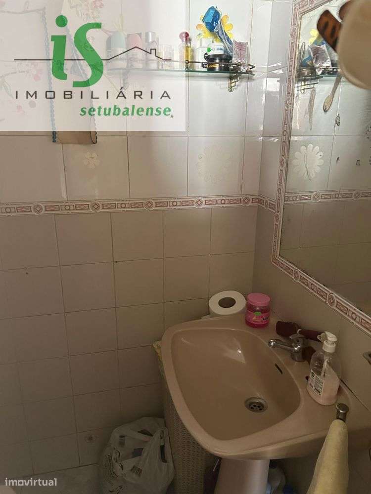 CONJUNTO DE DUAS MORADIAS PARA VENDA EM SETÚBAL (ZONA CENTRAL - (PRÓ-8