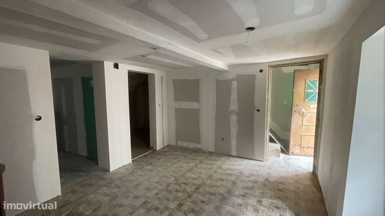 Moradia T2 | Semi-Remodelada - Grande imagem: 4/22