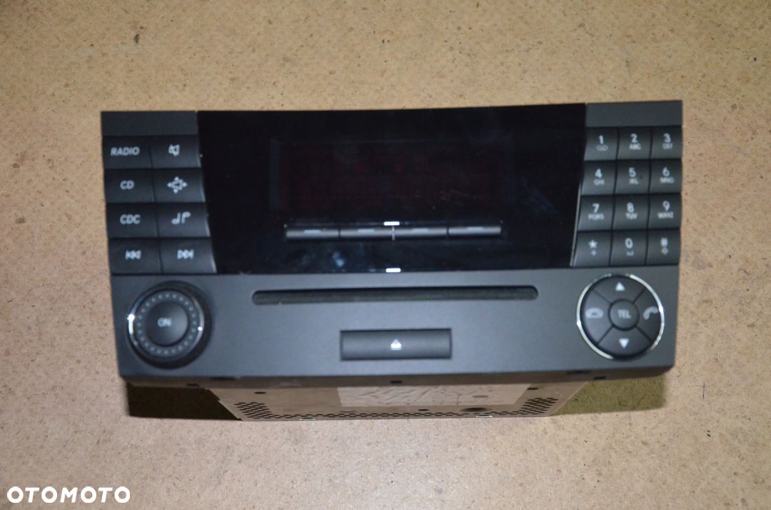 MERCEDES W211 RADIO CD 2118702889 - 1