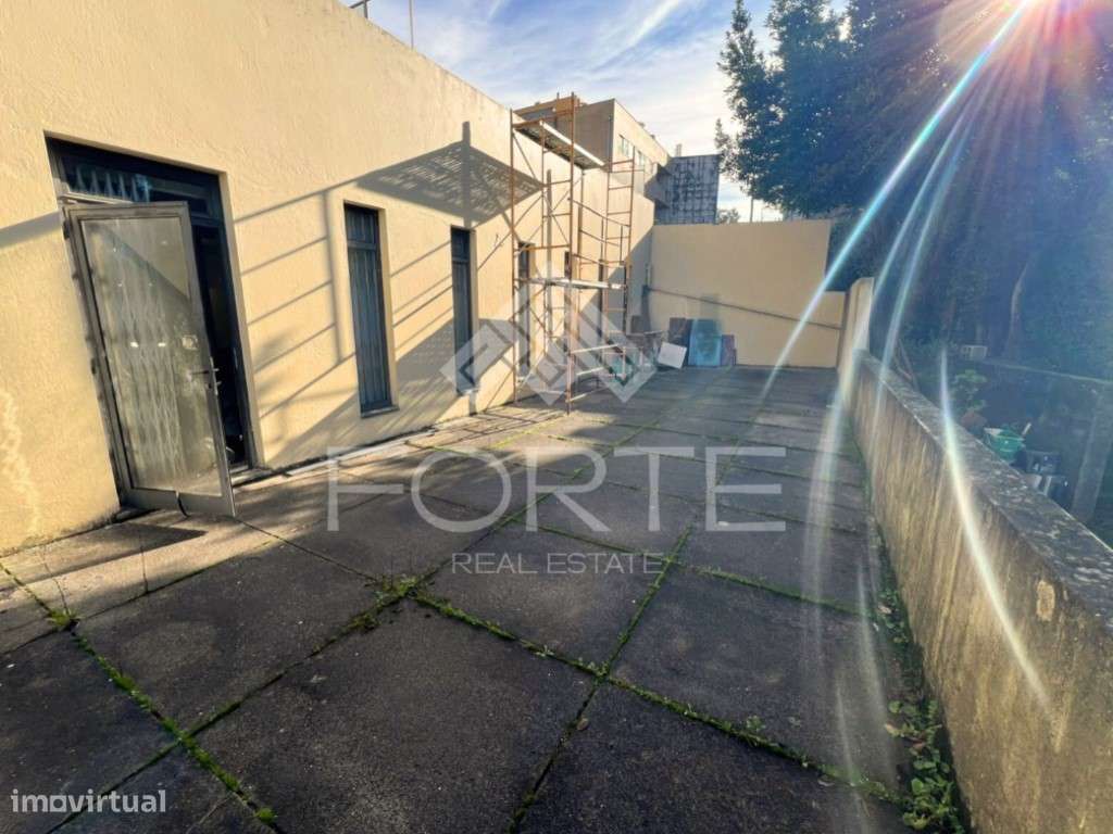 Espaço Comercial c/ armazém-14